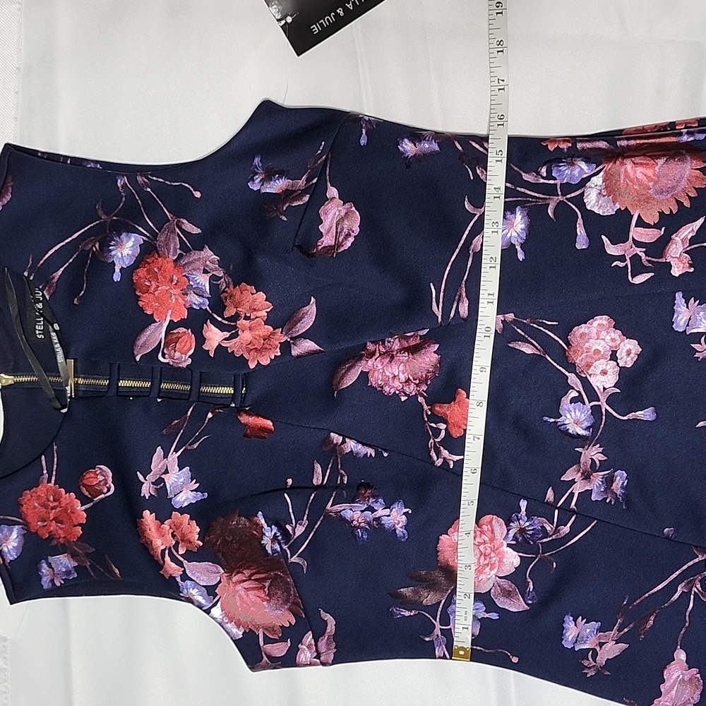 Navy Floral  Dress - Picture 14 of 16